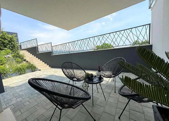 Hillside Volosko أوباتيا